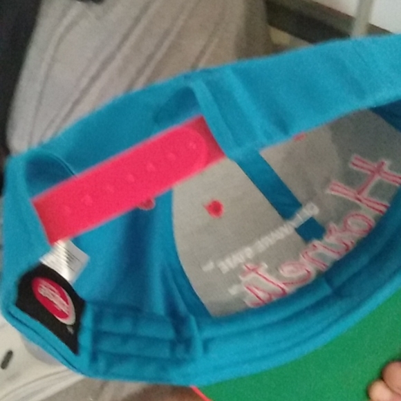 Vintage East Coast college sports snapbacks. - Picture 6 of 17